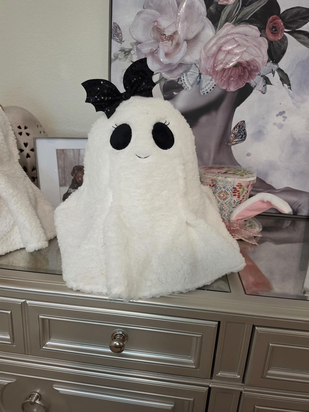 White Ghost with Black Bat Bow